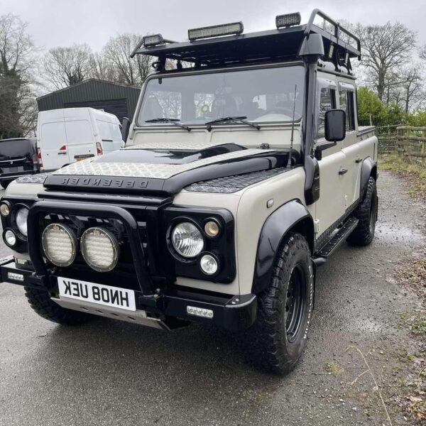 Land Rover defender 110 puma